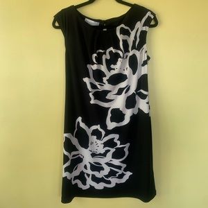 London Times sleeveless floral black short dress